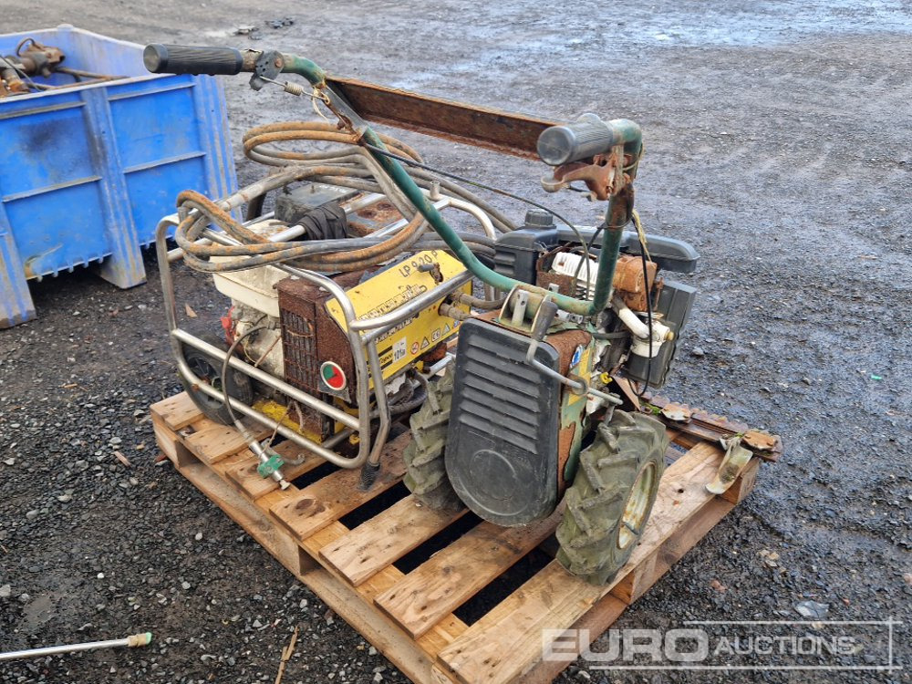 Petrol Rough Cut Mower, Atlas Copco Petrol Power Pack (2 of) - Baugeräte: das Bild 3 Petrol Rough Cut Mower, Atlas Copco Petrol Power Pack (2 of) - Baugeräte: das Bild 3