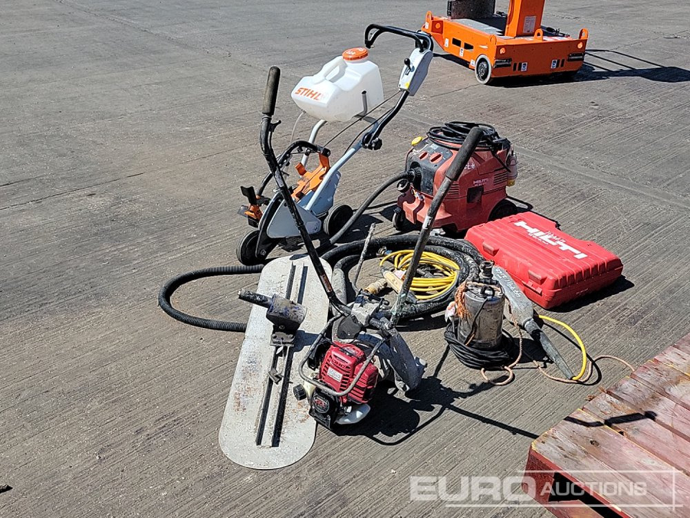 Stihl Quick Cut Saw Trolley, 110Volt Concrete Poker, 110Volt Submersible Water Pump, Pneumatic Scabbler, Concrete Float, Hilti 110Volt Vacuum, Hilti Battery Nail Gun, Petrol Concrete Screed Drive Unit - Baugeräte: das Bild 5 Stihl Quick Cut Saw Trolley, 110Volt Concrete Poker, 110Volt Submersible Water Pump, Pneumatic Scabbler, Concrete Float, Hilti 110Volt Vacuum, Hilti Battery Nail Gun, Petrol Concrete Screed Drive Unit - Baugeräte: das Bild 5