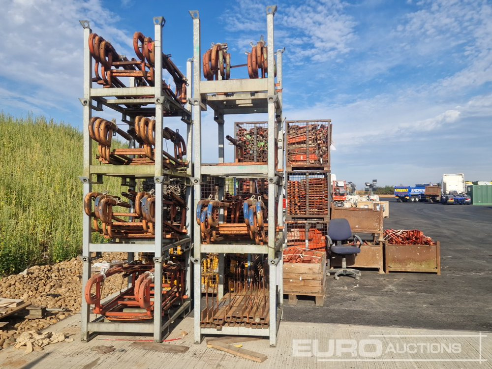 Baugeräte Stillage of Adjustable Formwork Brackets (8 of)Stillage of Peri Formwork Fittings & Brackets (12 of), Stillage of Articulated Couplers (4 of): das Bild 10