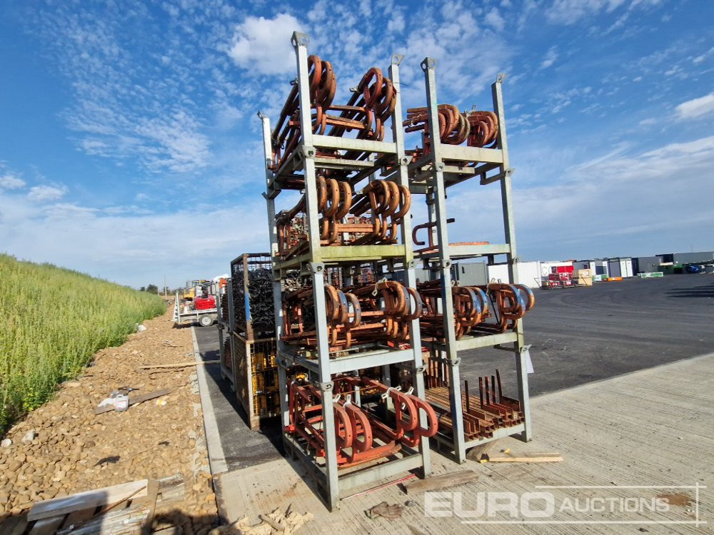 Baugeräte Stillage of Adjustable Formwork Brackets (8 of)Stillage of Peri Formwork Fittings & Brackets (12 of), Stillage of Articulated Couplers (4 of): das Bild 9
