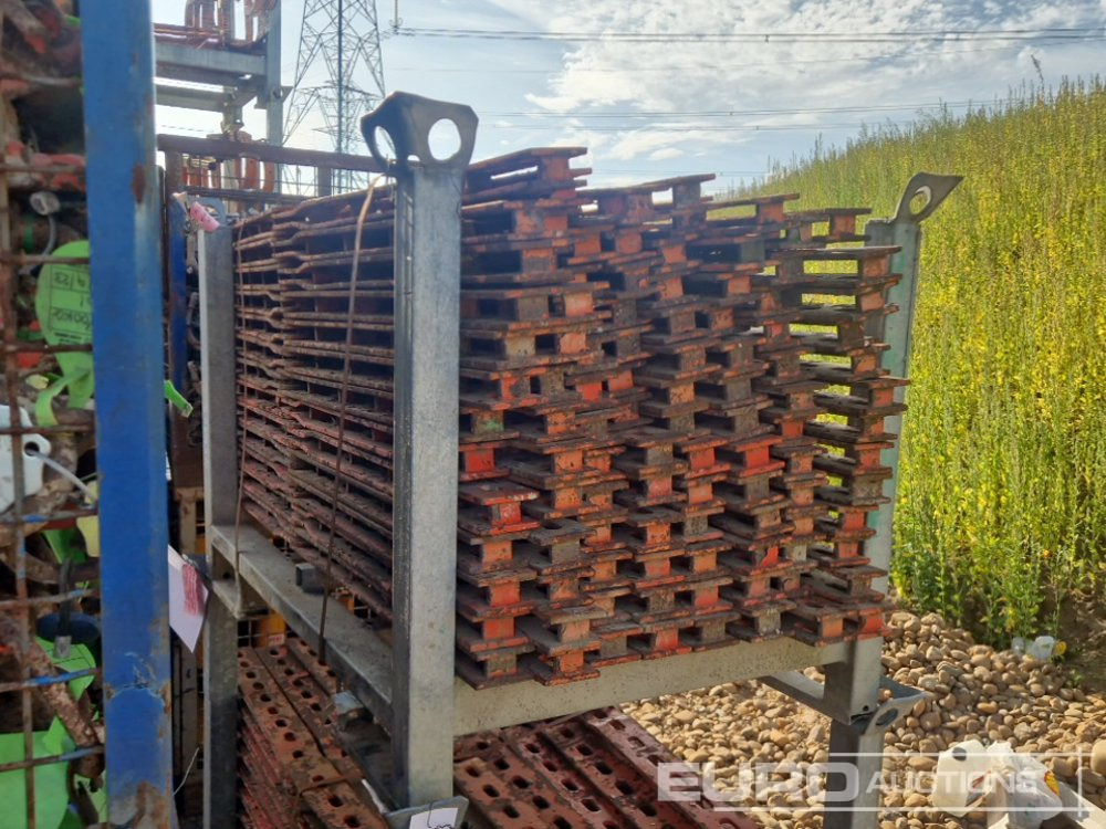 Baugeräte Stillage of Adjustable Formwork Brackets (8 of)Stillage of Peri Formwork Fittings & Brackets (12 of), Stillage of Articulated Couplers (4 of): das Bild 28