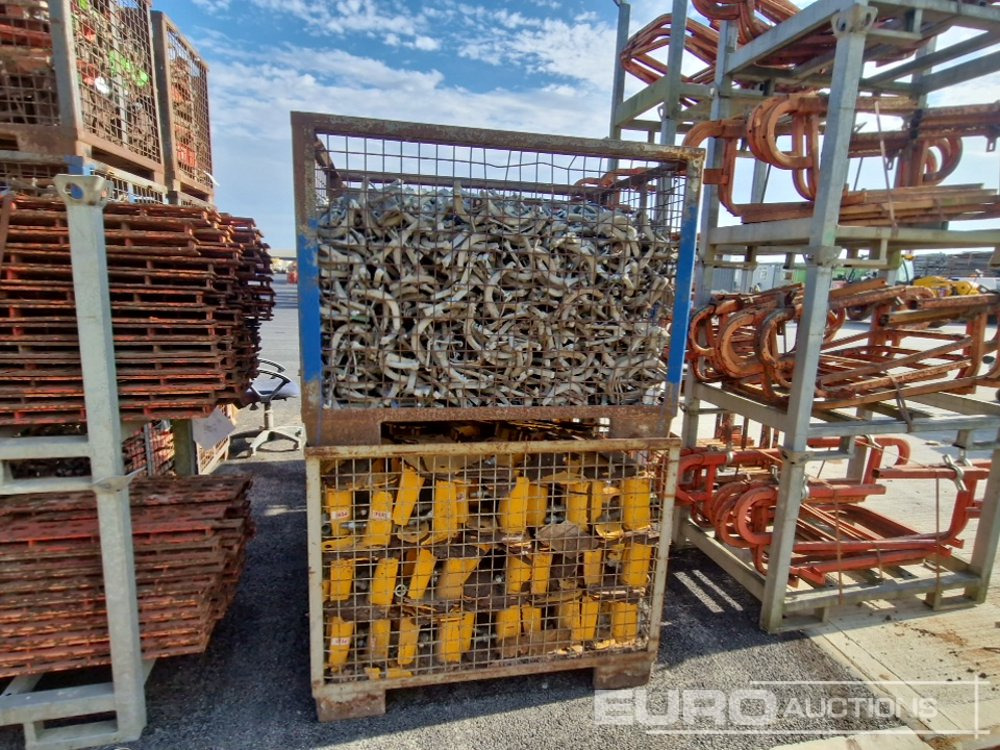 Baugeräte Stillage of Adjustable Formwork Brackets (8 of)Stillage of Peri Formwork Fittings & Brackets (12 of), Stillage of Articulated Couplers (4 of): das Bild 7