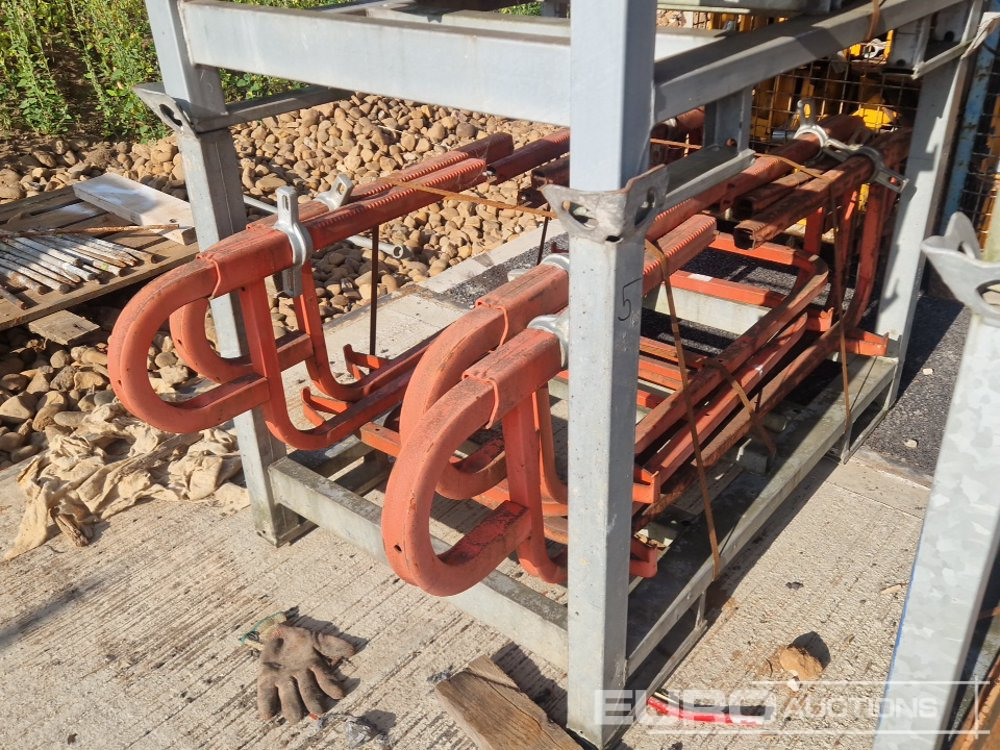 Baugeräte Stillage of Adjustable Formwork Brackets (8 of)Stillage of Peri Formwork Fittings & Brackets (12 of), Stillage of Articulated Couplers (4 of): das Bild 15