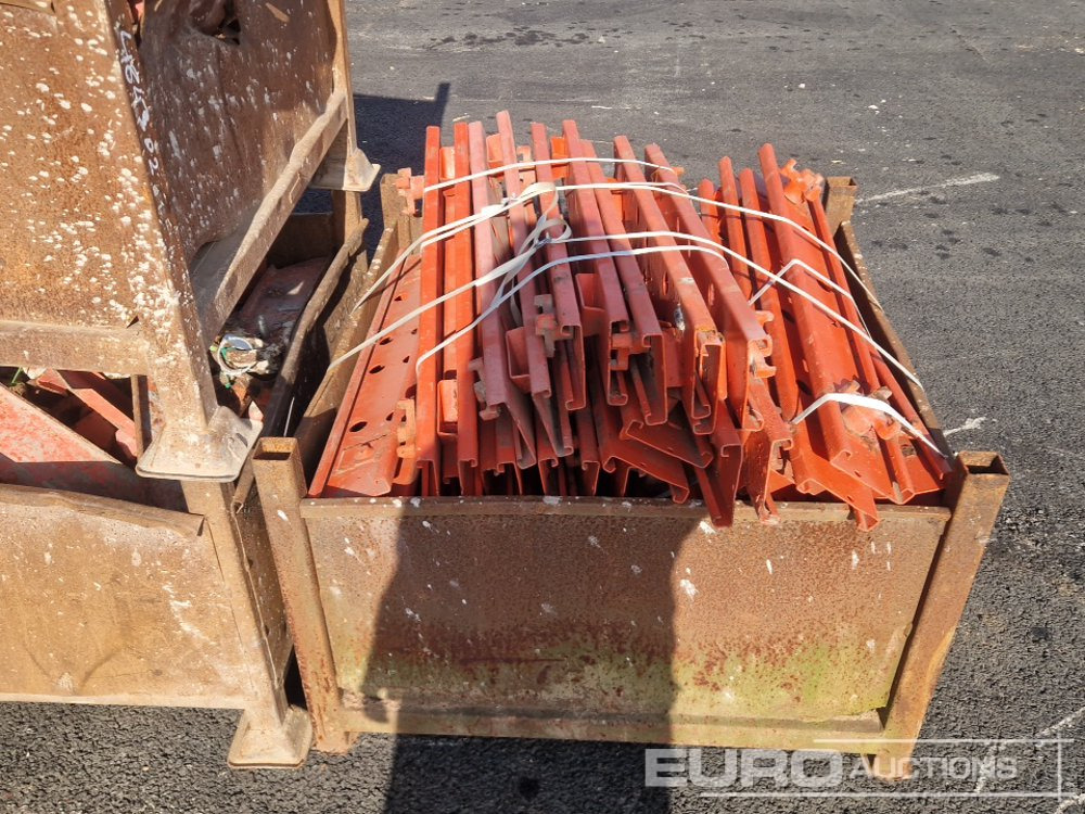 Baugeräte Stillage of Adjustable Formwork Brackets (8 of)Stillage of Peri Formwork Fittings & Brackets (12 of), Stillage of Articulated Couplers (4 of): das Bild 21