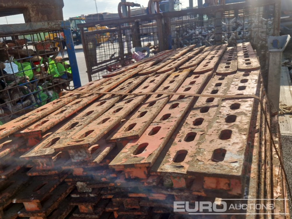Baugeräte Stillage of Adjustable Formwork Brackets (8 of)Stillage of Peri Formwork Fittings & Brackets (12 of), Stillage of Articulated Couplers (4 of): das Bild 29