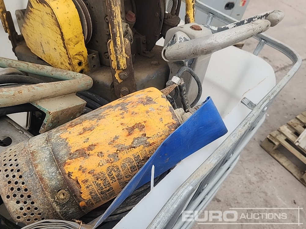 Baugeräte Stillage of Compaction Plates, Hydraulic Power Pack & Water Pumps (Spares): das Bild 8