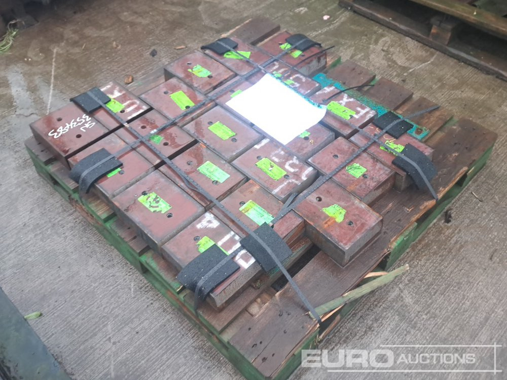 Terex Finlay I-140 Secondary Apron Tiles - Baugeräte: das Bild 2 Terex Finlay I-140 Secondary Apron Tiles - Baugeräte: das Bild 2