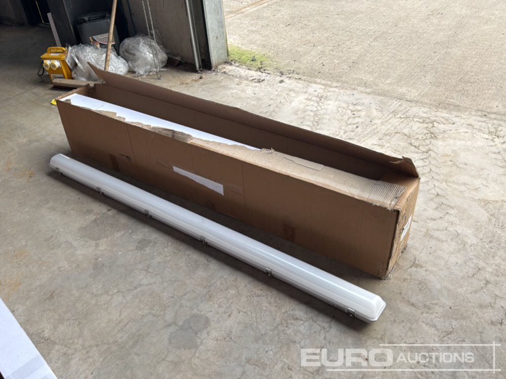 Unused 6' LED Ceiling Lights (6 of) - Werkstattgerät: das Bild 1 Unused 6' LED Ceiling Lights (6 of) - Werkstattgerät: das Bild 1