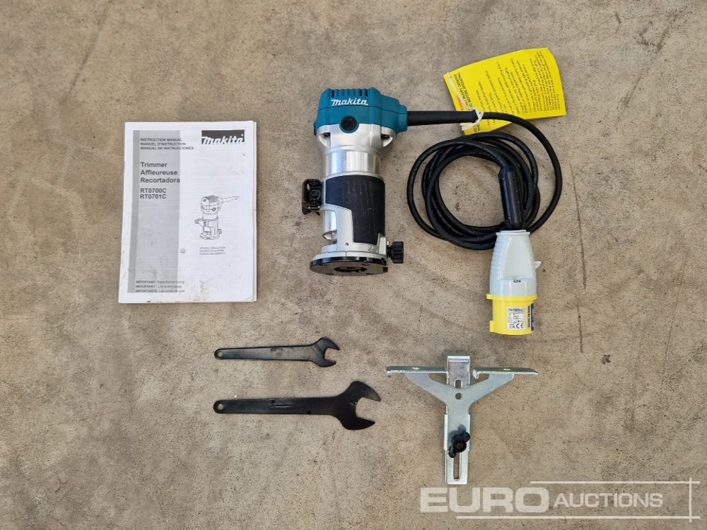 Unused Makita RT0700C 110v Router - Baugeräte: das Bild 2 Unused Makita RT0700C 110v Router - Baugeräte: das Bild 2