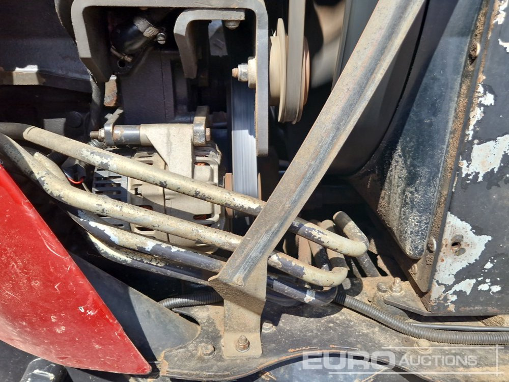 Traktor Valtra T151: das Bild 32
