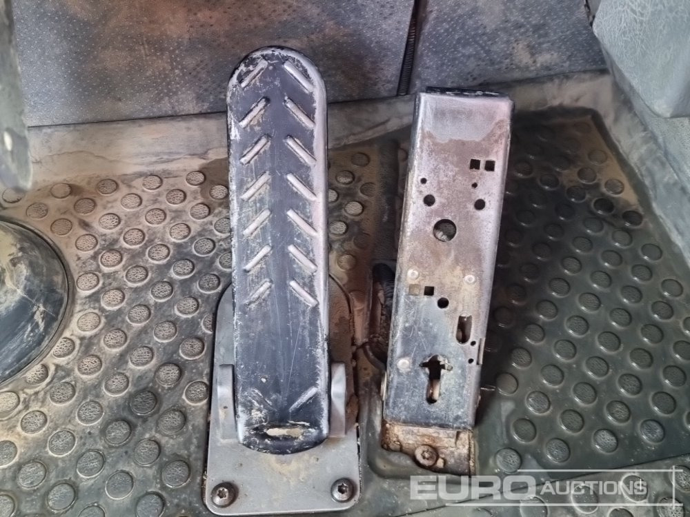 Knickgelenkter Dumper Volvo A30E: das Bild 50