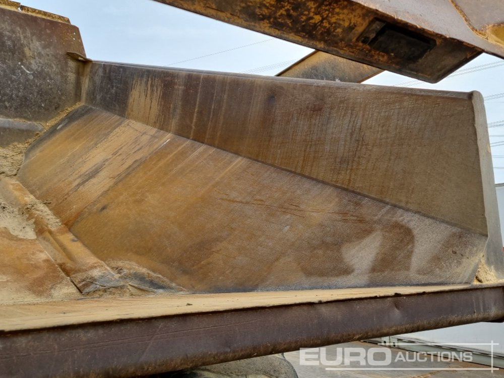 Knickgelenkter Dumper Volvo A30E: das Bild 34