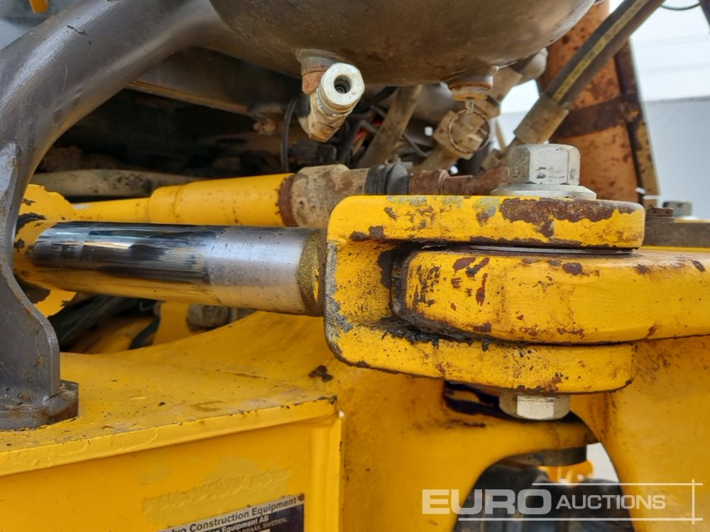 Knickgelenkter Dumper Volvo A30E: das Bild 40