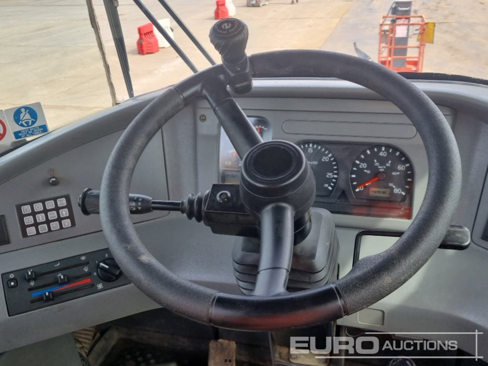 Knickgelenkter Dumper Volvo A30E: das Bild 46