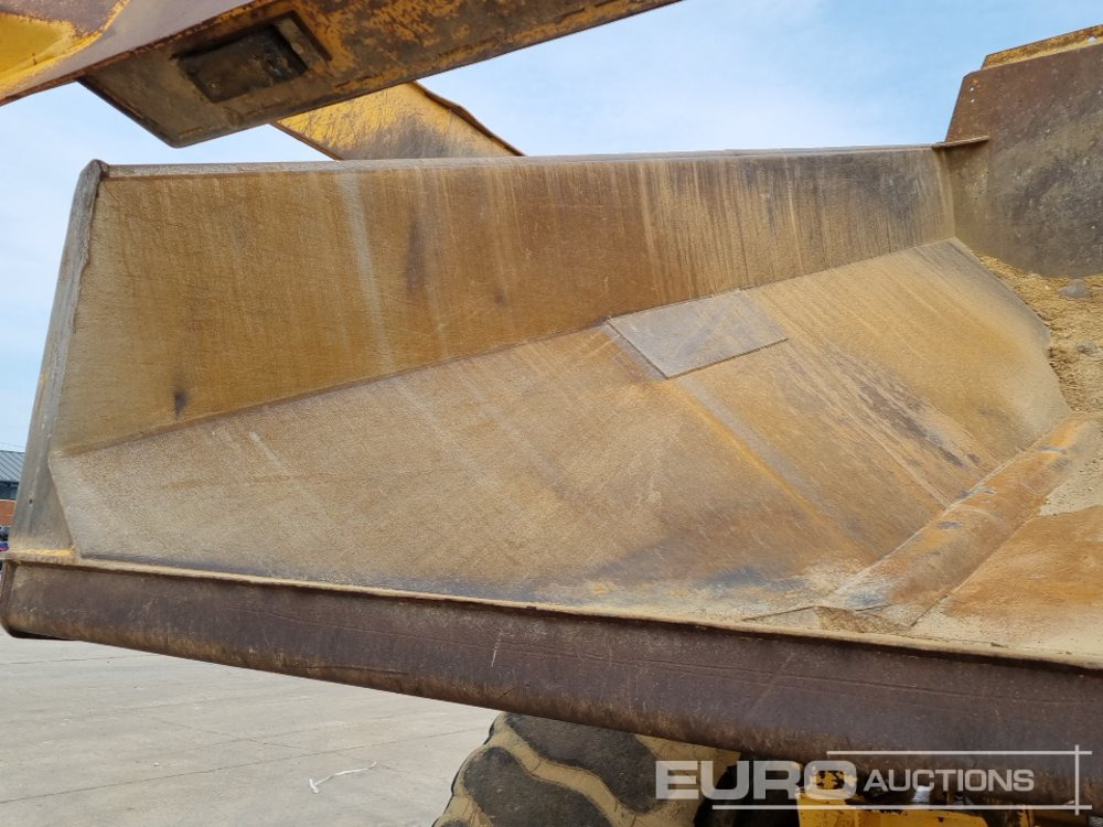 Knickgelenkter Dumper Volvo A30E: das Bild 35
