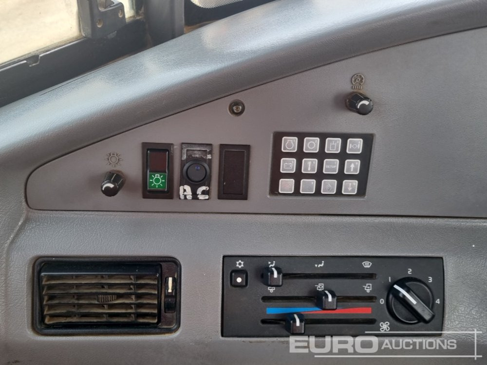 Knickgelenkter Dumper Volvo A30E: das Bild 49