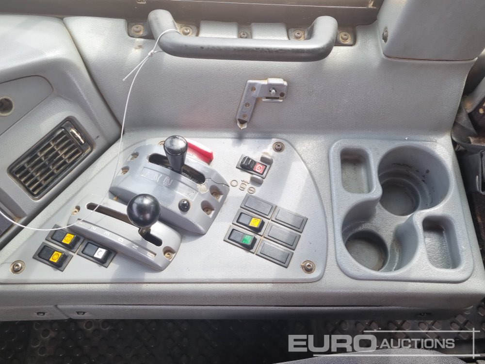 Knickgelenkter Dumper Volvo A30E: das Bild 42
