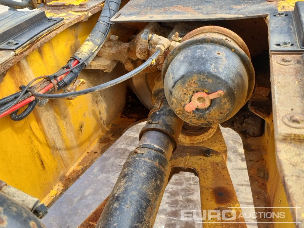 Knickgelenkter Dumper Volvo A30E: das Bild 27