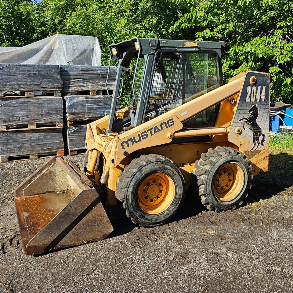 Bobcat Mustang 2044 - Kompaktlader: das Bild 1 Bobcat Mustang 2044 - Kompaktlader: das Bild 1