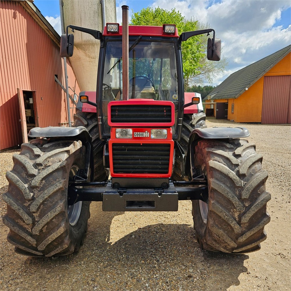CASE IH 1056 XL - Traktor: das Bild 2 CASE IH 1056 XL - Traktor: das Bild 2