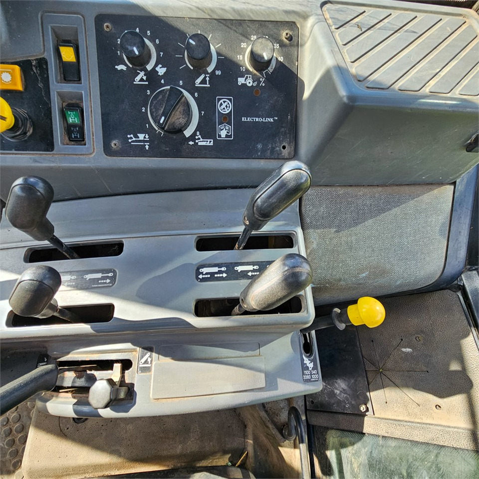 Traktor Ford 8340 Powerstar SLE: das Bild 11