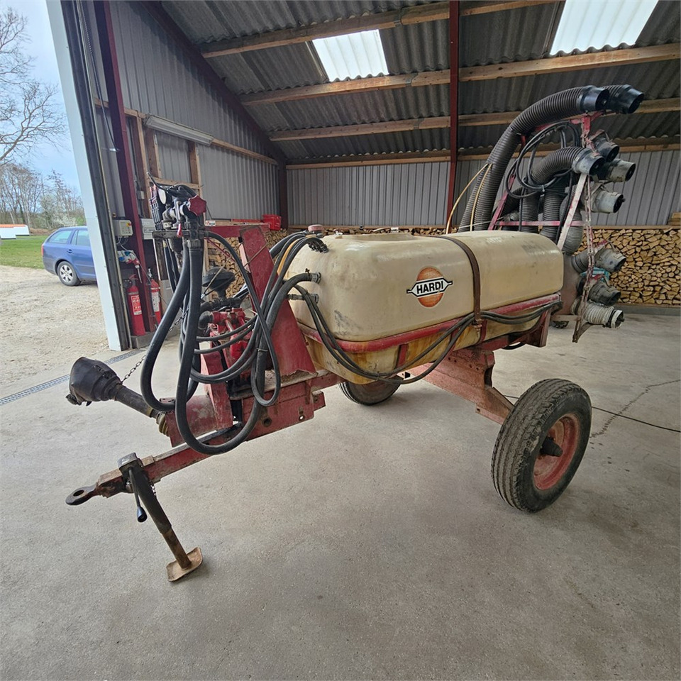 Hardi 800 l - Pflanzenschutzspritze: das Bild 3 Hardi 800 l - Pflanzenschutzspritze: das Bild 3