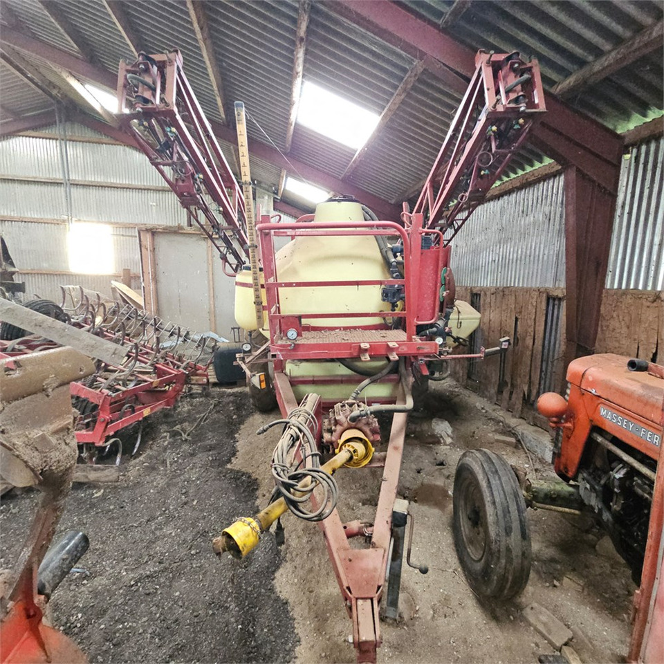 Hardi CM2 Commander 2.800 l - Pflanzenschutzspritze: das Bild 2 Hardi CM2 Commander 2.800 l - Pflanzenschutzspritze: das Bild 2