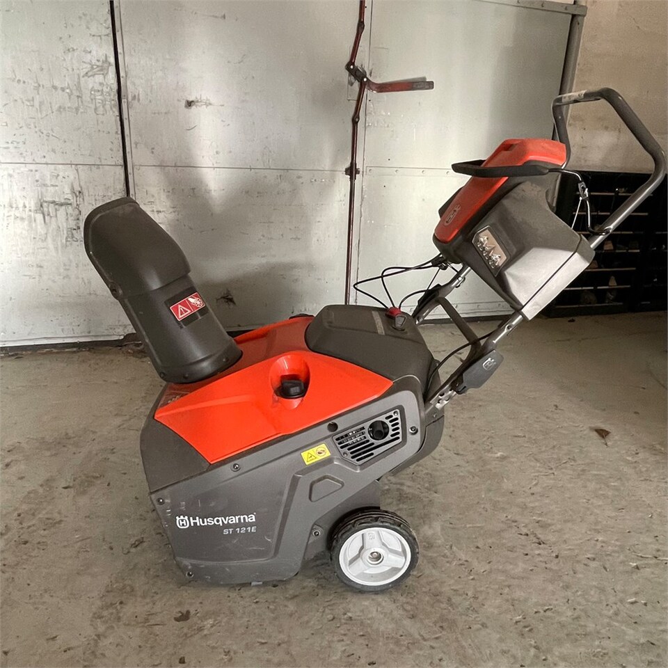 Husqvarna ST 121 E - Gartengerät: das Bild 2 Husqvarna ST 121 E - Gartengerät: das Bild 2
