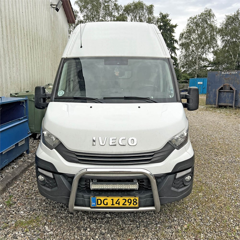 Iveco 35s18 - Kastenwagen: das Bild 2 Iveco 35s18 - Kastenwagen: das Bild 2