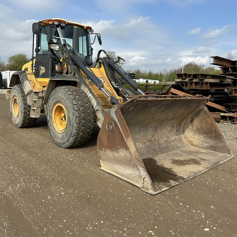 Radlader JCB 437 HT: das Bild 8