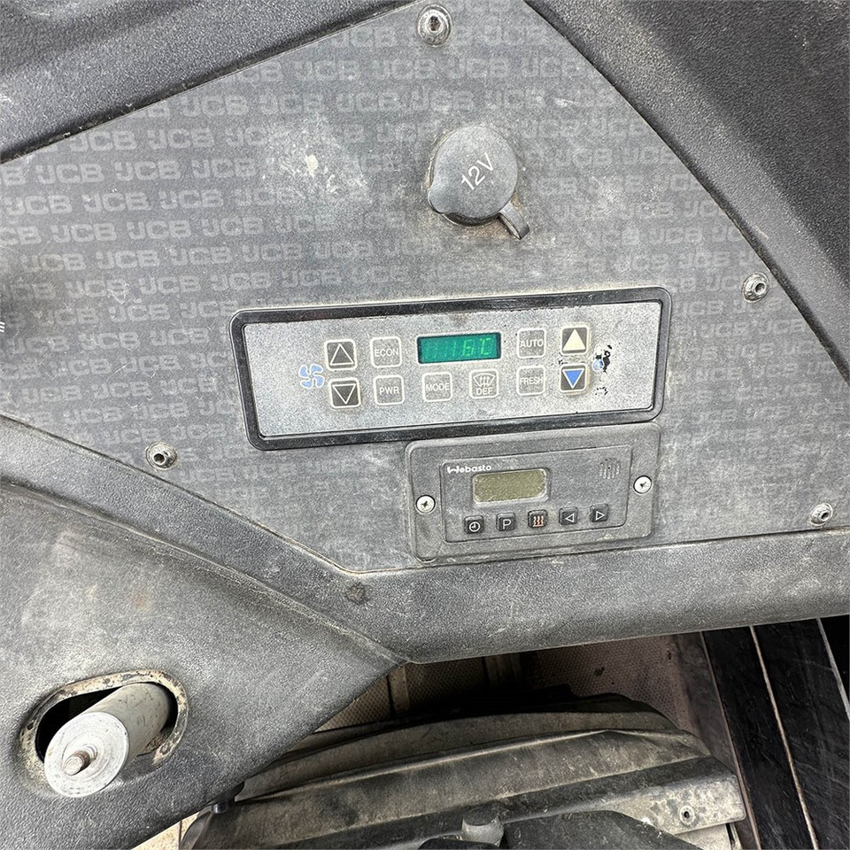 Radlader JCB 437 HT: das Bild 16