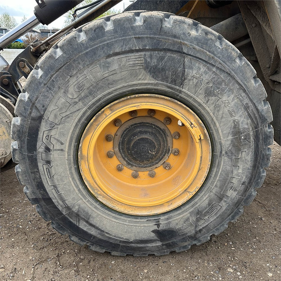Radlader JCB 437 HT: das Bild 45
