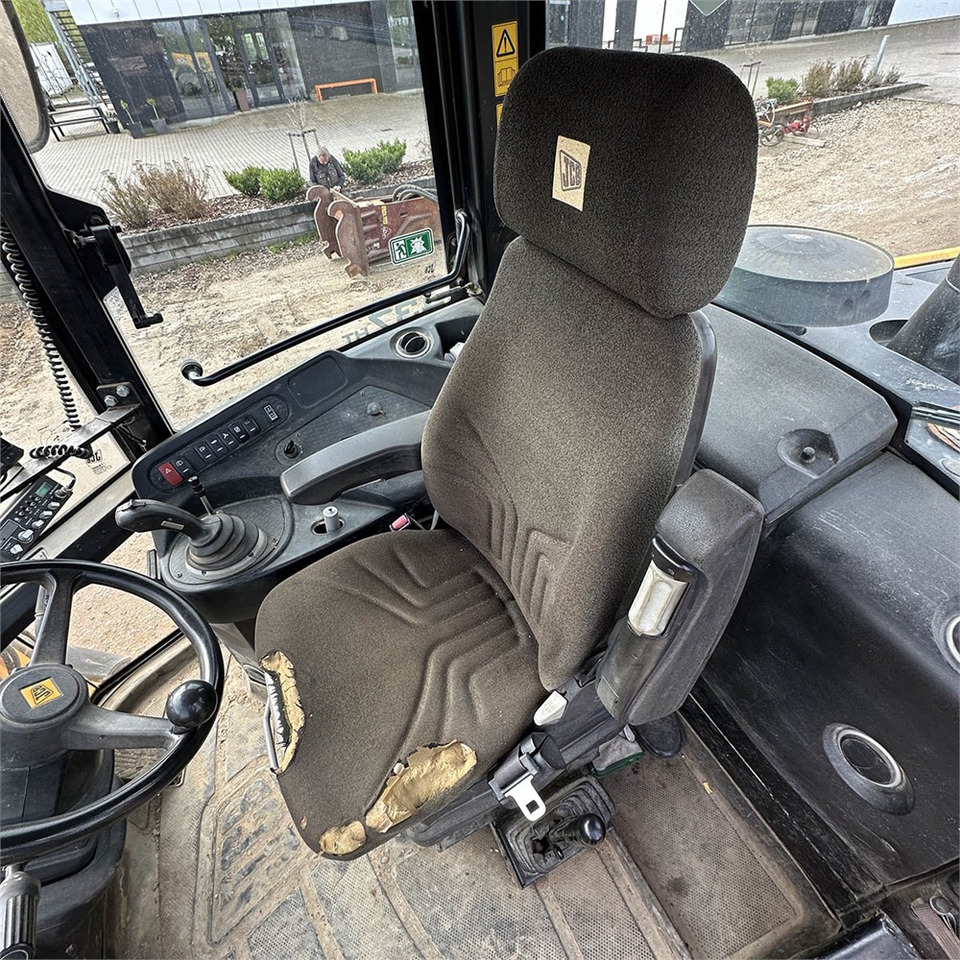 Radlader JCB 437 HT: das Bild 12
