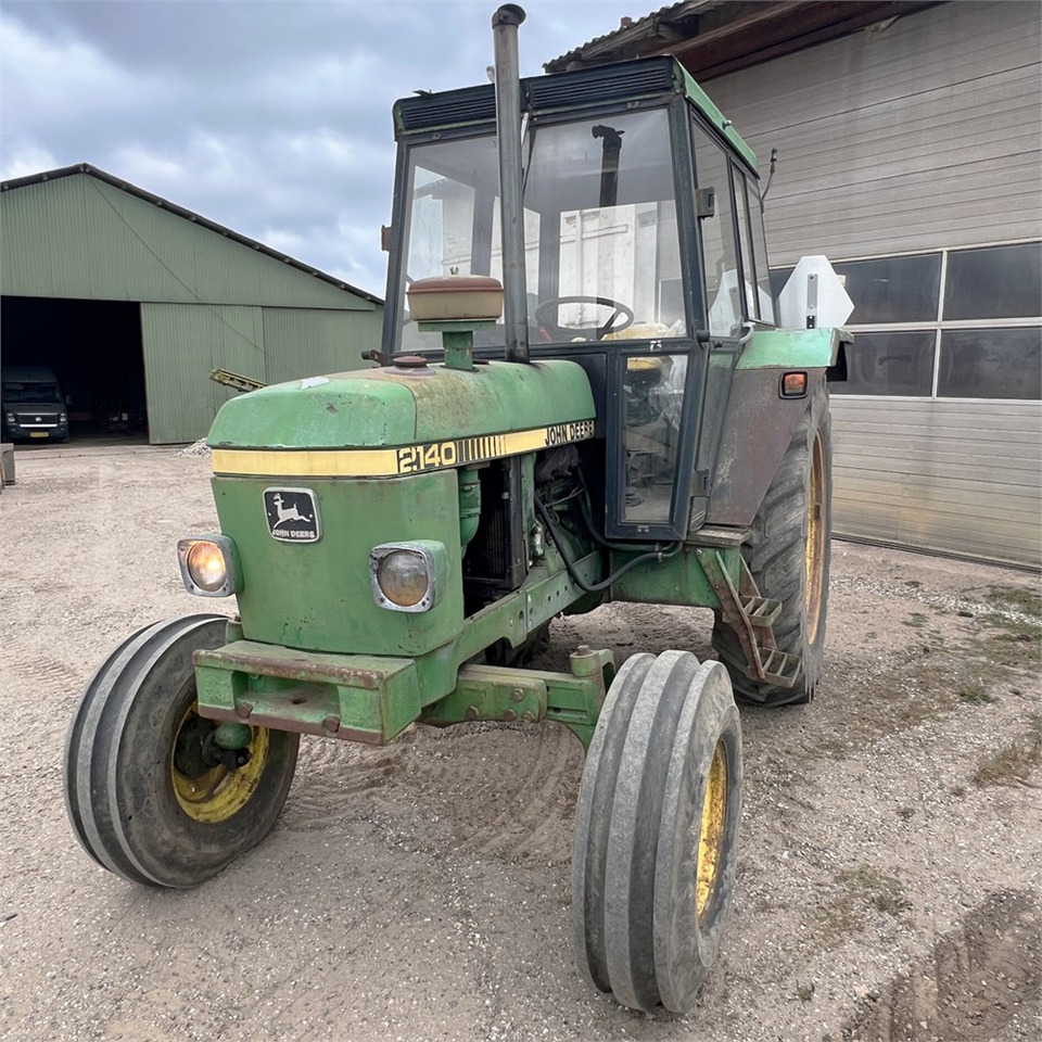 John Deere 2140 - Traktor: das Bild 4 John Deere 2140 - Traktor: das Bild 4