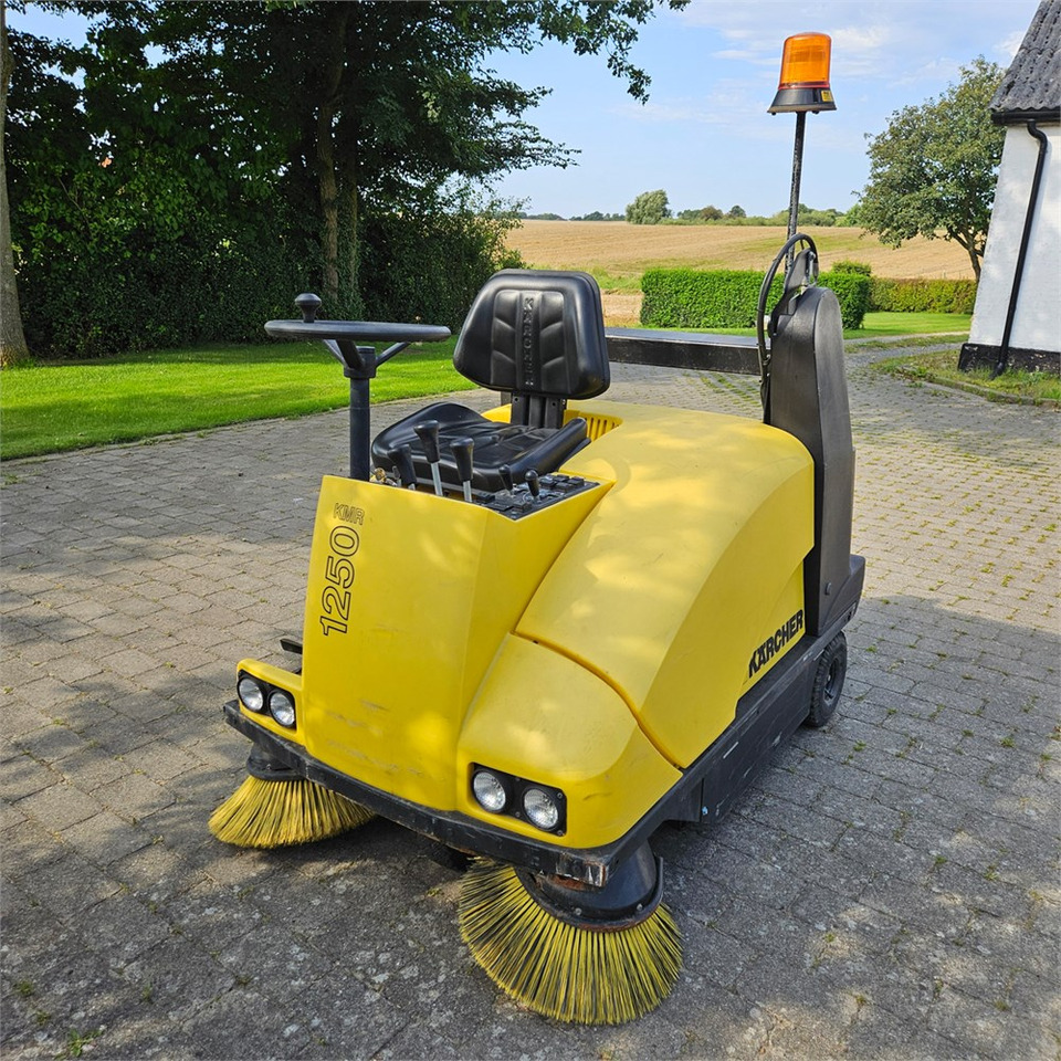 Kärcher KMR 1250 B - Kehrsaugmaschine: das Bild 2 Kärcher KMR 1250 B - Kehrsaugmaschine: das Bild 2