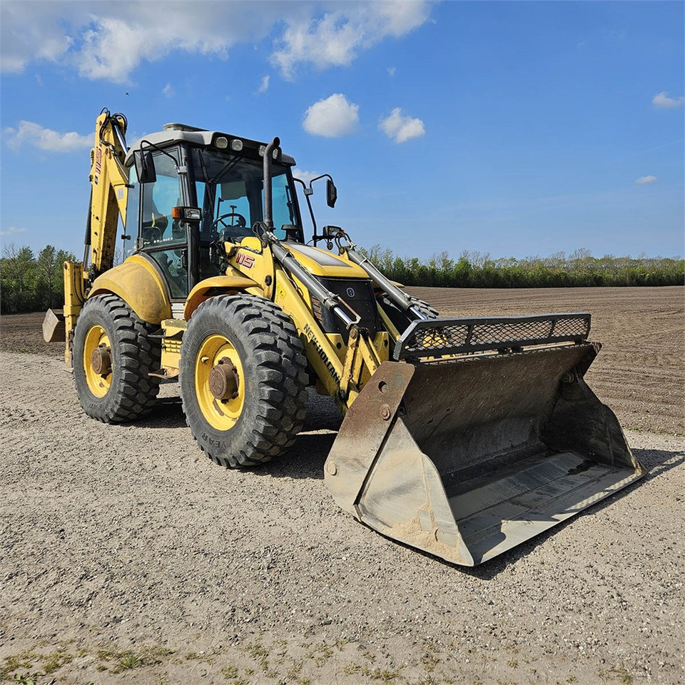 New Holland B115 B - Baggerlader: das Bild 2 New Holland B115 B - Baggerlader: das Bild 2