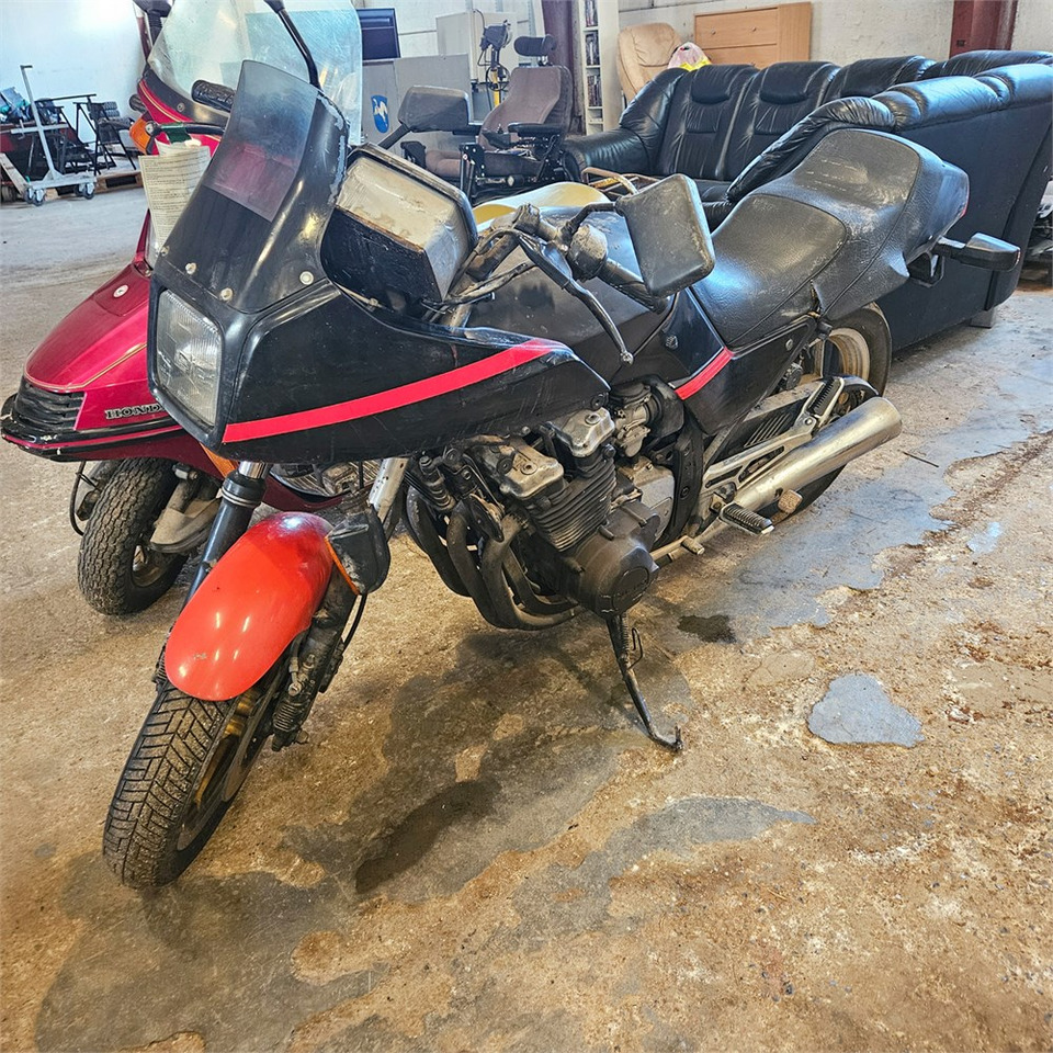 Suzuki GR72A - Motorrad: das Bild 2 Suzuki GR72A - Motorrad: das Bild 2