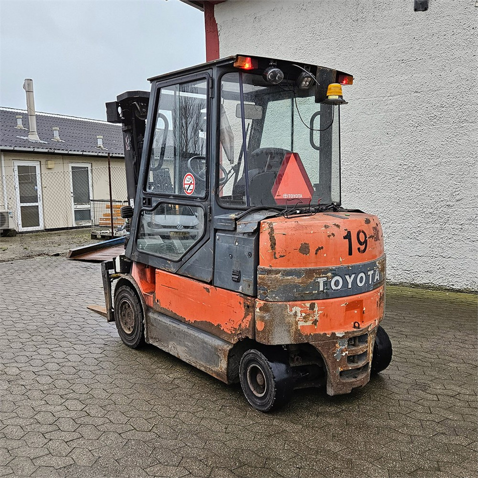 Toyota 7FBMF30 - Gabelstapler: das Bild 5 Toyota 7FBMF30 - Gabelstapler: das Bild 5