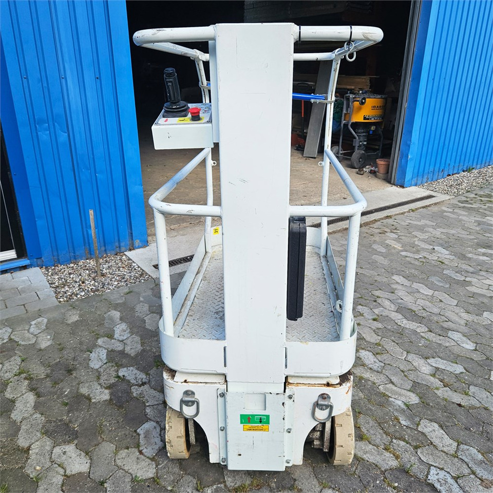 UpRight TM12 - Teleskopmastbühne: das Bild 3 UpRight TM12 - Teleskopmastbühne: das Bild 3