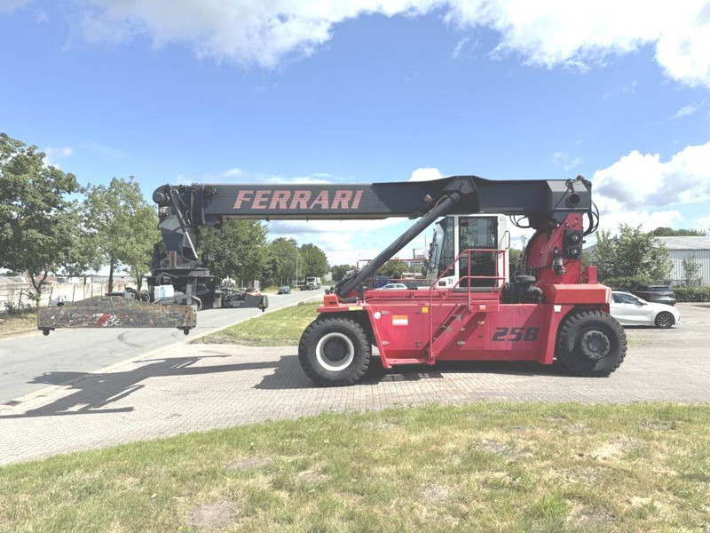 CVS Ferrari F258.6 - Reach stacker: das Bild 1 CVS Ferrari F258.6 - Reach stacker: das Bild 1