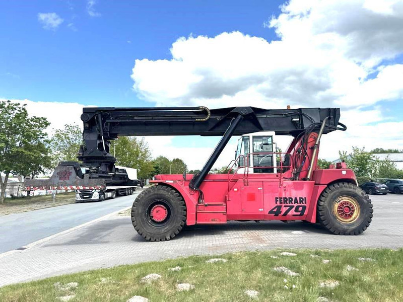 CVS Ferrari F479.5 - Reach stacker: das Bild 1 CVS Ferrari F479.5 - Reach stacker: das Bild 1