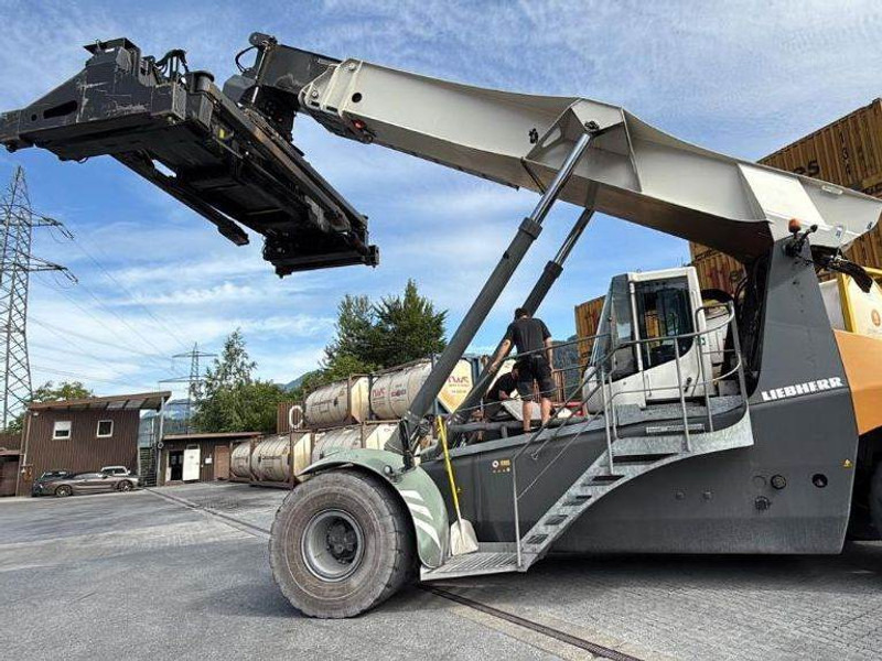 Liebherr LRS545 Intermodal - Reach stacker: das Bild 2 Liebherr LRS545 Intermodal - Reach stacker: das Bild 2
