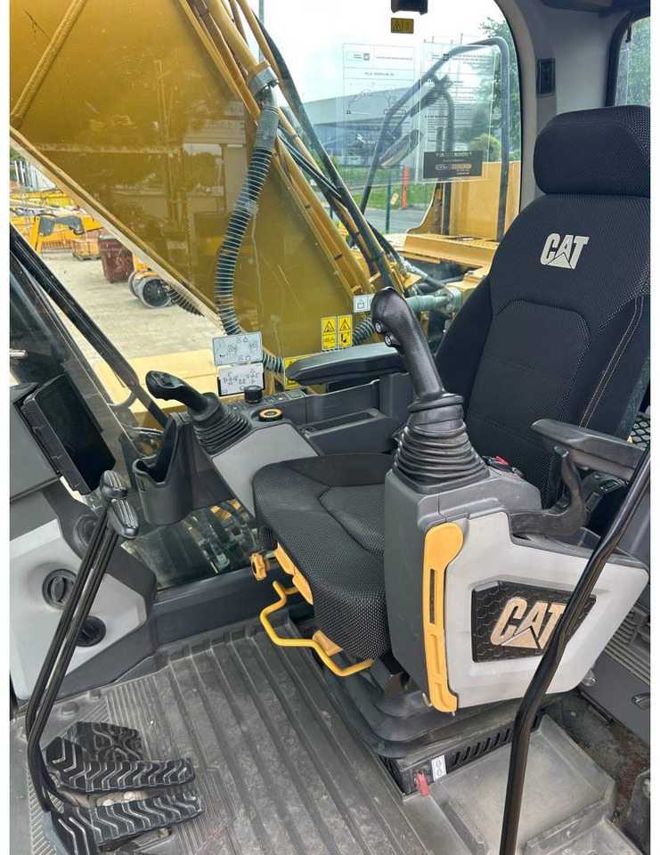Kettenbagger CAT 320: das Bild 8
