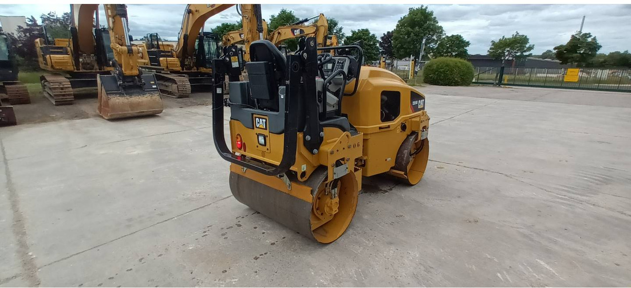 CAT CB24B - Walzenzug: das Bild 3 CAT CB24B - Walzenzug: das Bild 3