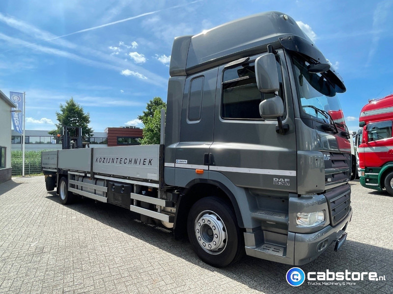 DAF CF 85 .360 4x2 Euro 5 - Open laadbak - Bouwjaar 2012 - Kooi-aap meeneemheftruck - Pritsche LKW: das Bild 2 DAF CF 85 .360 4x2 Euro 5 - Open laadbak - Bouwjaar 2012 - Kooi-aap meeneemheftruck - Pritsche LKW: das Bild 2