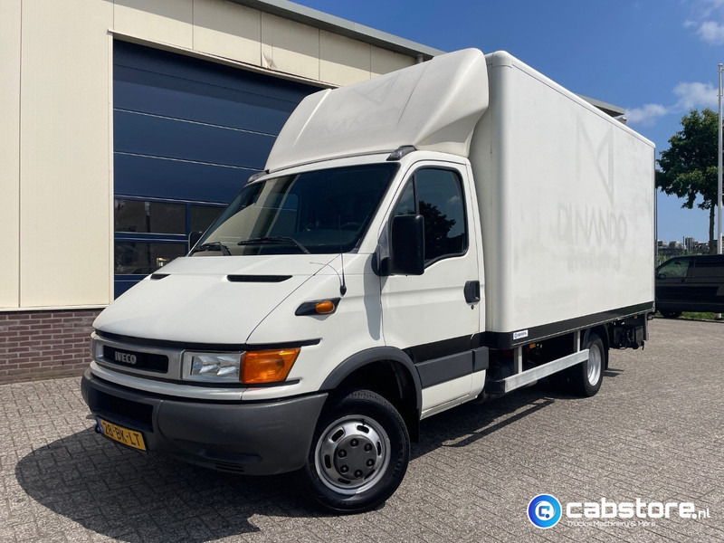 Iveco 40C 40C12 EURO 3 4x2 Bakwagen Euro 3 - Bouwjaar 2003 - APK tot 10-05-2026 -Handgeschakelde versnellingsbak - Koffer Transporter: das Bild 2 Iveco 40C 40C12 EURO 3 4x2 Bakwagen Euro 3 - Bouwjaar 2003 - APK tot 10-05-2026 -Handgeschakelde versnellingsbak - Koffer Transporter: das Bild 2