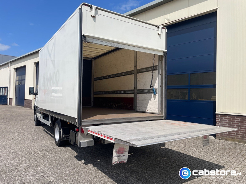 Iveco 40C 40C12 EURO 3 4x2 Bakwagen Euro 3 - Bouwjaar 2003 - APK tot 10-05-2026 -Handgeschakelde versnellingsbak - Koffer Transporter: das Bild 4 Iveco 40C 40C12 EURO 3 4x2 Bakwagen Euro 3 - Bouwjaar 2003 - APK tot 10-05-2026 -Handgeschakelde versnellingsbak - Koffer Transporter: das Bild 4