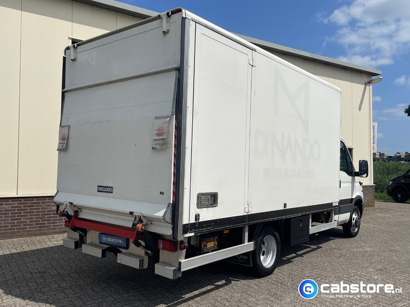 Iveco 40C12 Daily 4x2 Bakwagen Euro 3 - Bouwjaar 2003 - APK tot 10-05-2026 -Handgeschakelde versnellingsbak - Koffer Transporter: das Bild 3 Iveco 40C12 Daily 4x2 Bakwagen Euro 3 - Bouwjaar 2003 - APK tot 10-05-2026 -Handgeschakelde versnellingsbak - Koffer Transporter: das Bild 3