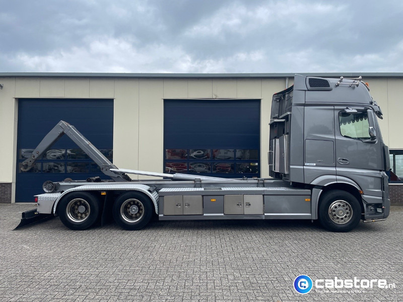 Mercedes-Benz Actros 3363 6x2 Containersysteem - Euro 6 - Bouwjaar 2014 - VDL 21 Ton Haakarmsysteem - 630 Pk Euro 6 - NL Truck - Abrollkipper: das Bild 5 Mercedes-Benz Actros 3363 6x2 Containersysteem - Euro 6 - Bouwjaar 2014 - VDL 21 Ton Haakarmsysteem - 630 Pk Euro 6 - NL Truck - Abrollkipper: das Bild 5