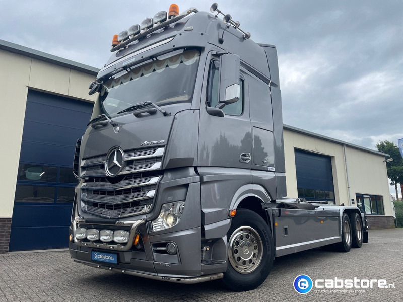 Mercedes-Benz Actros 3363 6x2 Containersysteem - Euro 6 - Bouwjaar 2014 - VDL 21 Ton Haakarmsysteem - 630 Pk Euro 6 - NL Truck - Abrollkipper: das Bild 2 Mercedes-Benz Actros 3363 6x2 Containersysteem - Euro 6 - Bouwjaar 2014 - VDL 21 Ton Haakarmsysteem - 630 Pk Euro 6 - NL Truck - Abrollkipper: das Bild 2